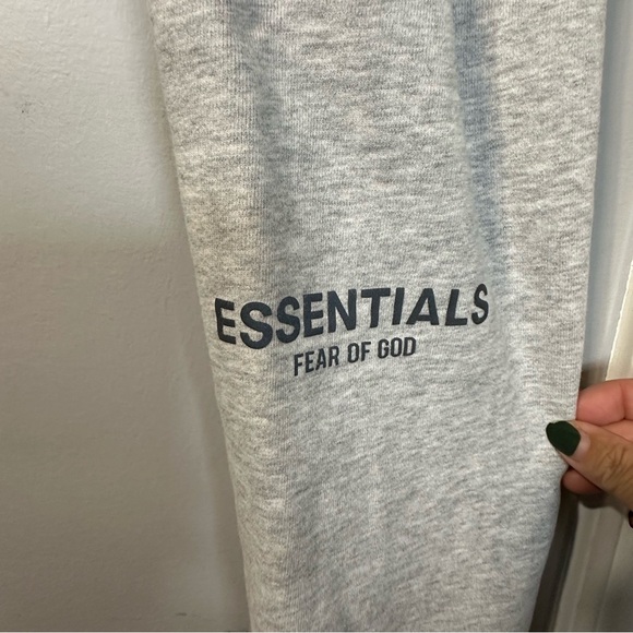 FEAR OF GOD ESSENTIALS Sweatpants 'Light Heather Grey' - Picture 6 of 13